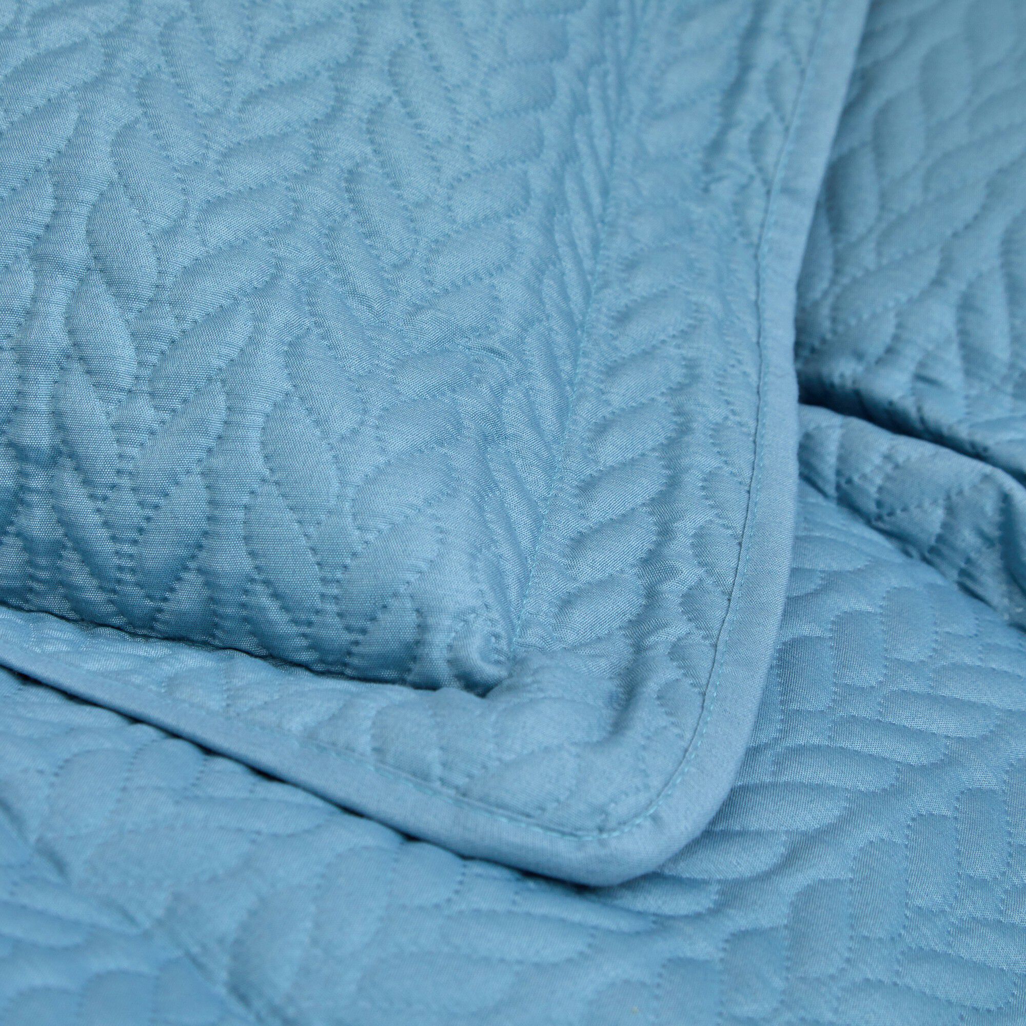 Couvre-lit matelassé microfibre motif géométrique