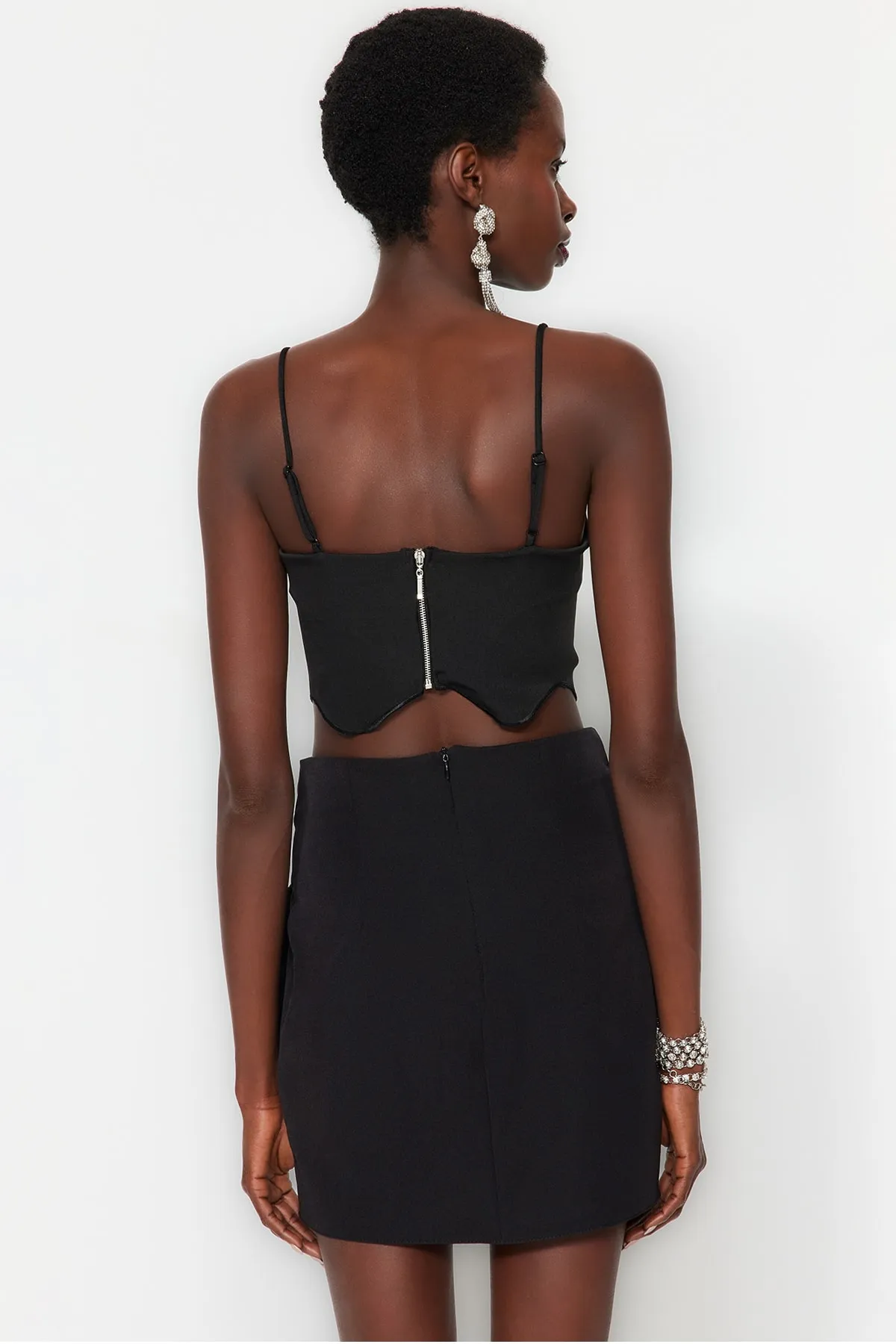 Trendyol Collection  Schwarzes, bauchfreies, gewebtes Bustier TPRSS23BS00033