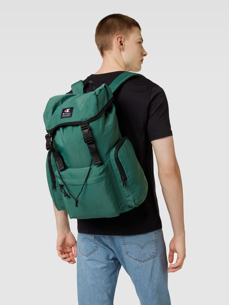 Rucksack mit Label-Patch in dunkelgrün