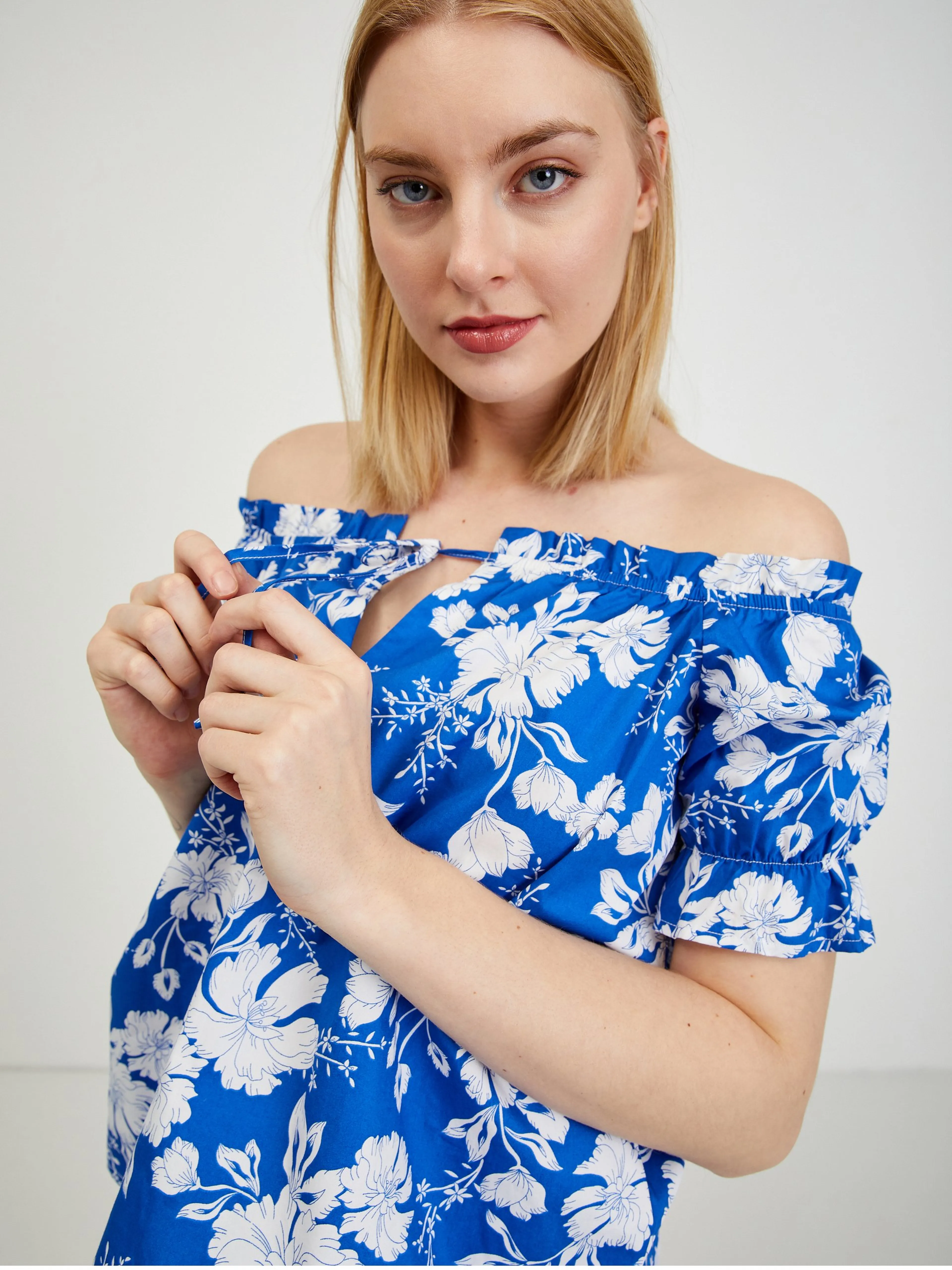 Blaue geblümte Bluse ORSAY