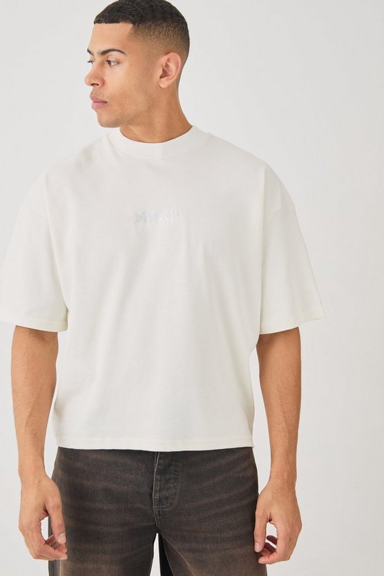 Kastiges Oversize T-Shirt mit Stickerei
