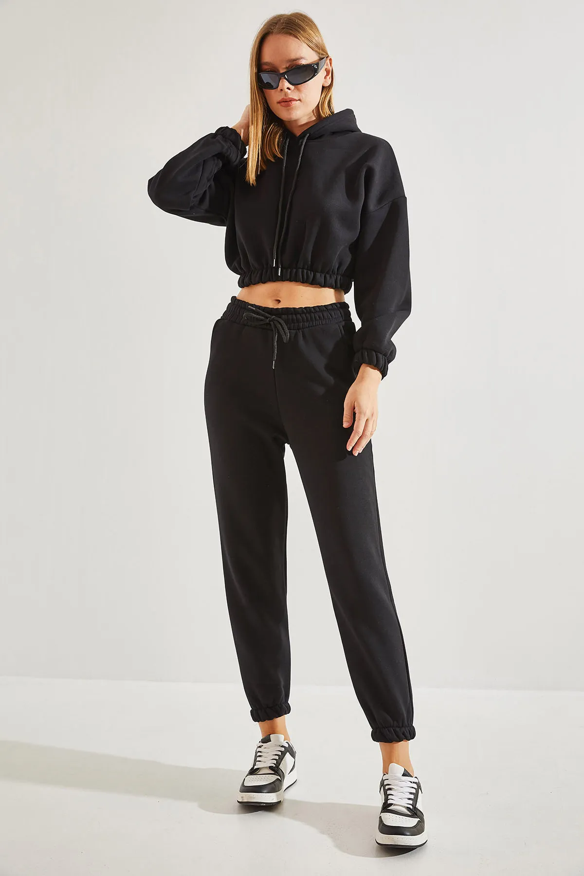 Bianco Lucci  Kurze Damen-Sweathose mit Kapuze, elastischem Bund, Oberteil und Unterteil im Set