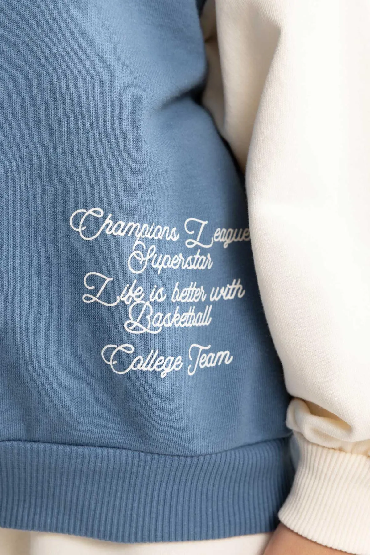 DeFacto  Dickes Sweatshirt mit Rundhalsausschnitt und Aufdruck für Mädchen A7901a823au
