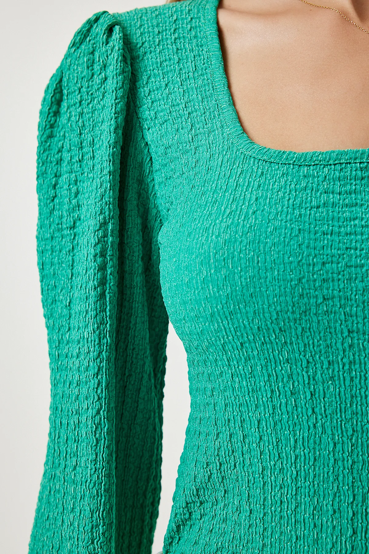 Happiness İstanbul  Grüne strukturierte Strickbluse mit quadratischem Kragen für Damen DD01111
