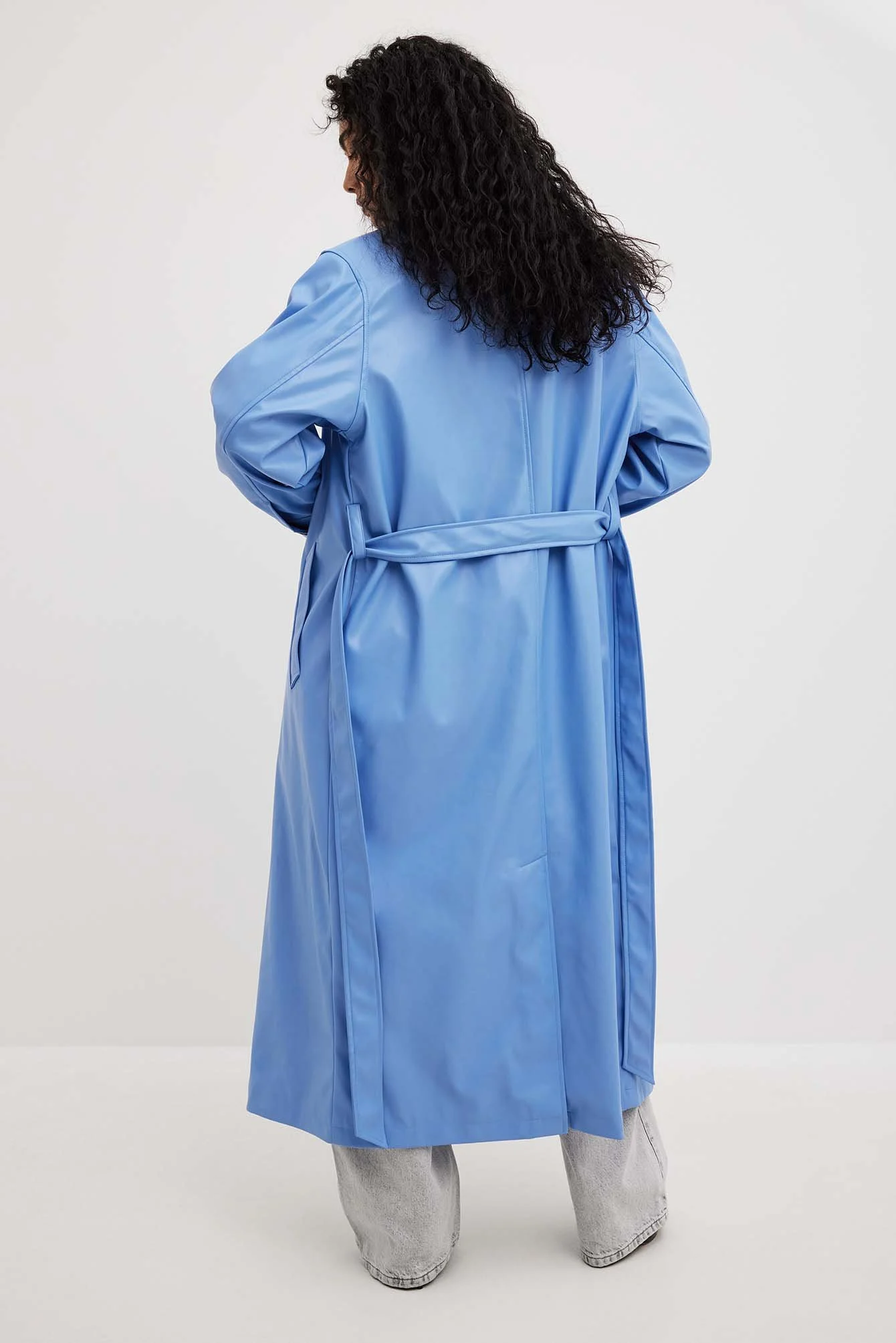 PU-Trenchcoat mit Schulterpolstern