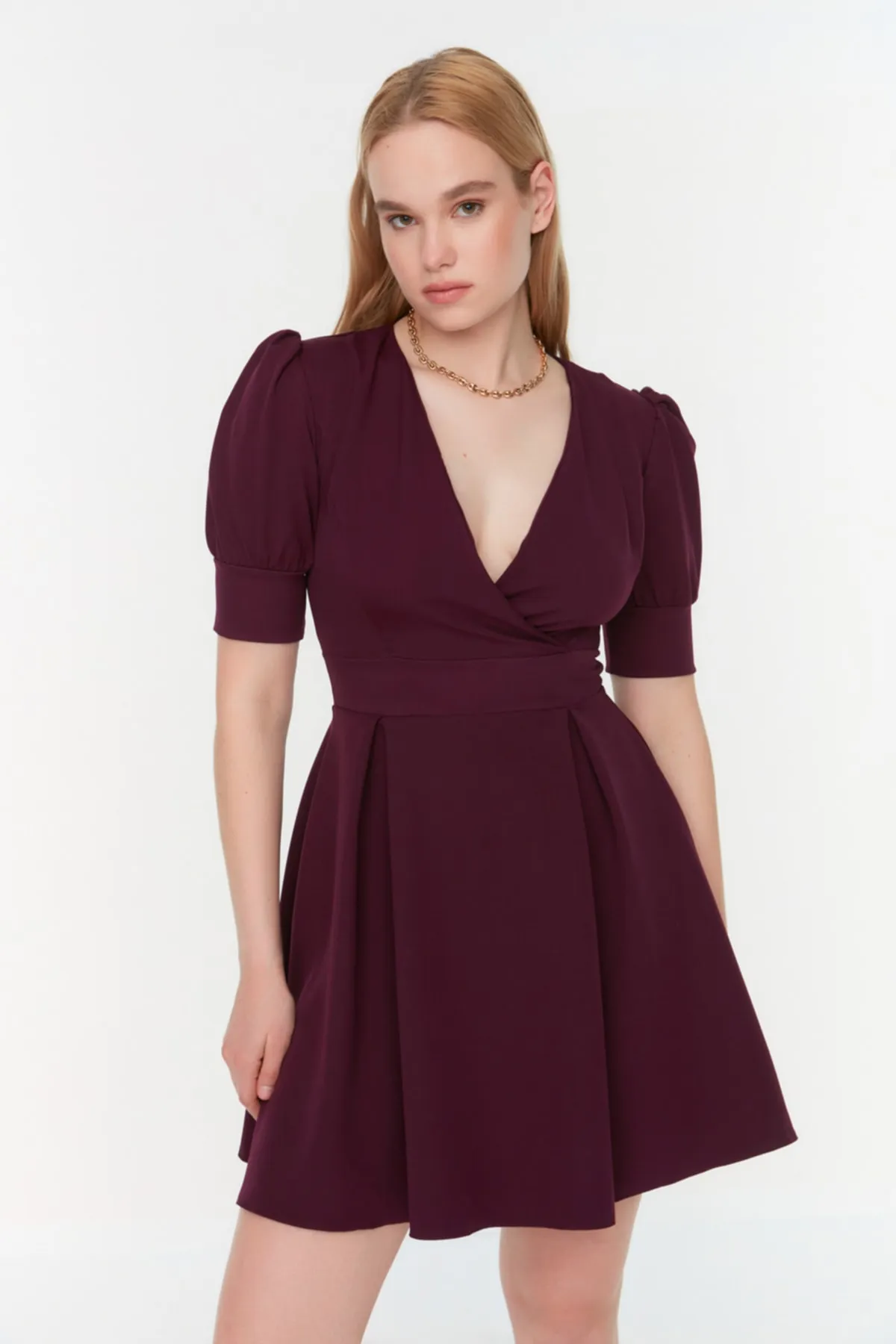Trendyol Collection  Pflaumenfarbenes, mit Taillenöffnung geöffnetes Mini-gefüttertes, zweireihiges, plissiertes Webkleid mit Kragen TWOSS20EL1639