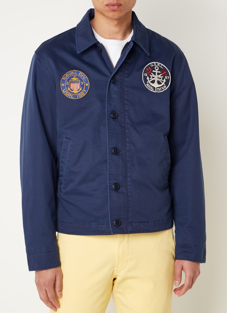 Jaqueta Ralph Lauren com bordados e bolsos laterais.
