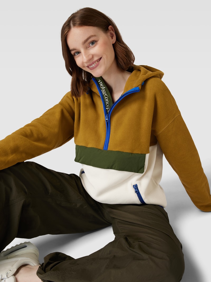 Fleecejacke mit Kapuze Modell 'CLARA' in camel