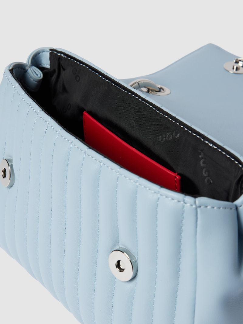 Umhängetasche mit Label-Detail Modell 'Jodie' in hellblau