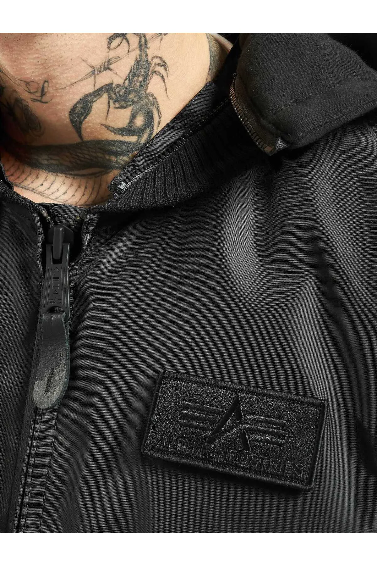 Alpha Industries  Jacke - Schwarz - Regular Fit