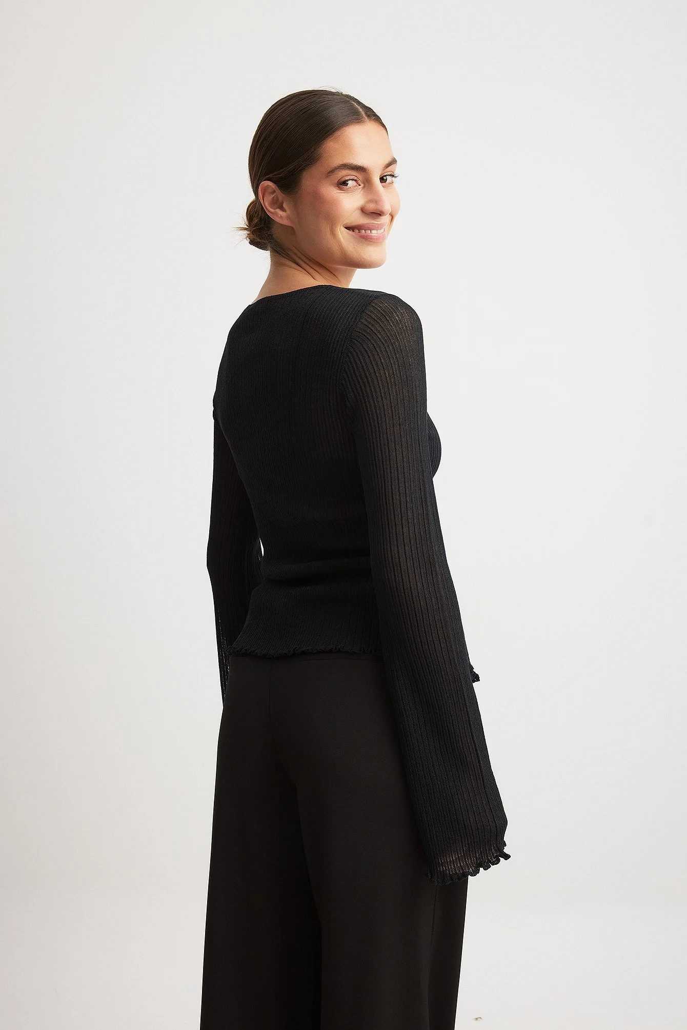 Feingestrickter Cardigan mit Schnürdetail