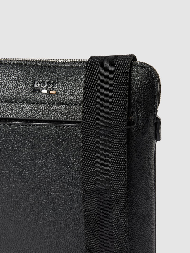Umhängetasche mit Label-Applikation Modell 'Ray' in schwarz