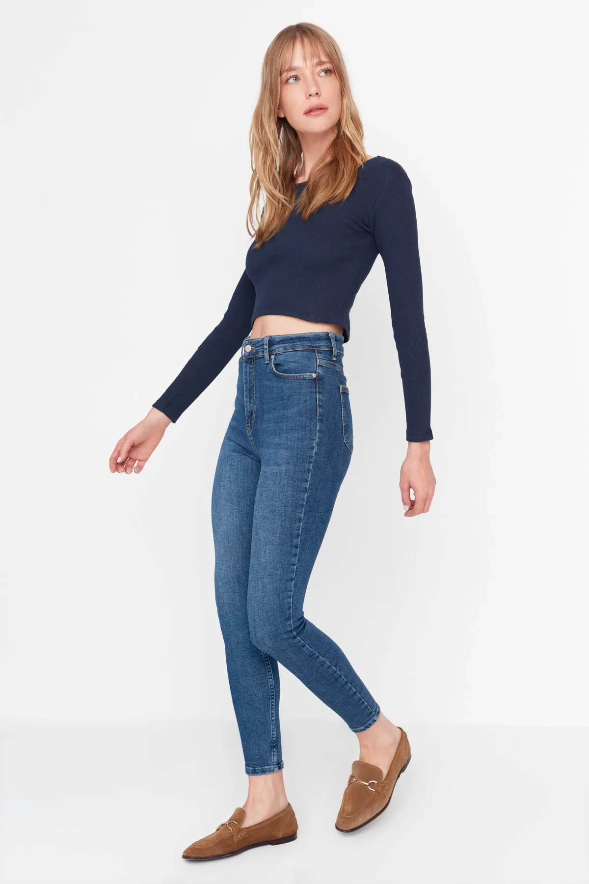 Trendyol Collection  Dunkelblaue Röhrenjeans mit hoher Taille TWOAW23JE00509