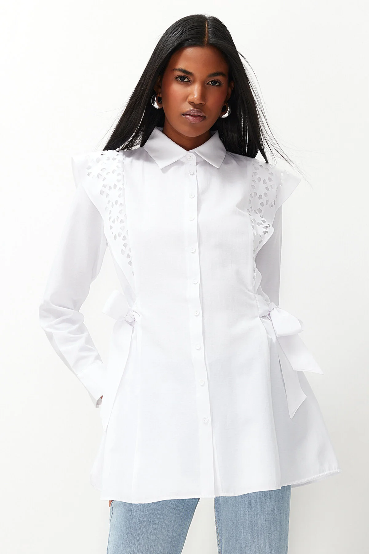 Trendyol Modest  Weißes besticktes Hemd aus gewebter Baumwolle TCTSS24TG00004