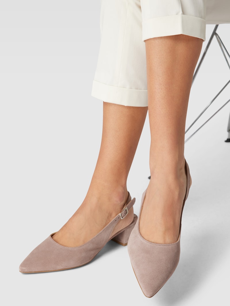 Pumps mit spitzer Form in taupe