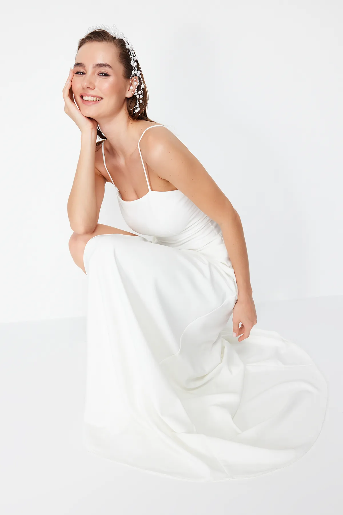 Trendyol Collection  Weißes, gerades, gerades, gewebtes Abend- und Heimkehrkleid in Weiß TPRSS19FZ0511