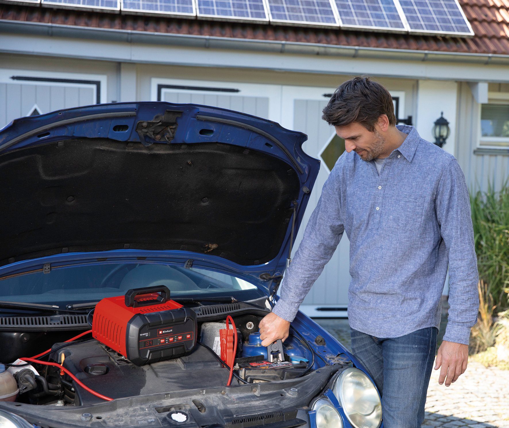 Einhell CE-BC 15 M Autobatterie-Ladegerät (15000 mA, 2,4-15 A, 12 V)