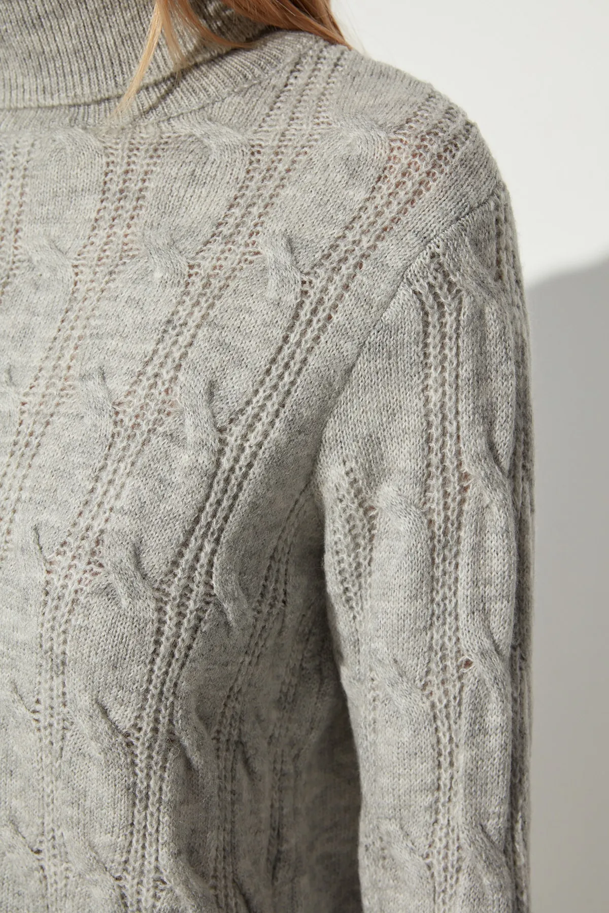 Trendyol Collection  Grauer Rollkragenpullover aus Wolle TWOAW23KZ01400