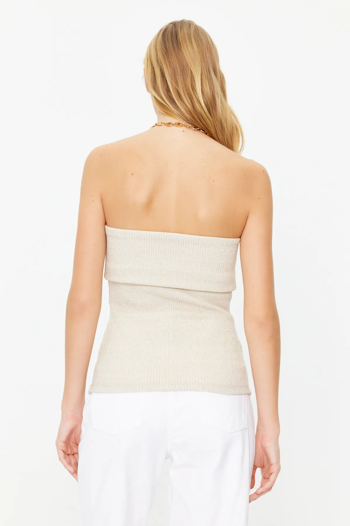 Trendyol Collection  Ecru Drapierte detaillierte Lurex/Silberfarbene trägerlose Stretch-Strickbluse TWOSS24BZ00136