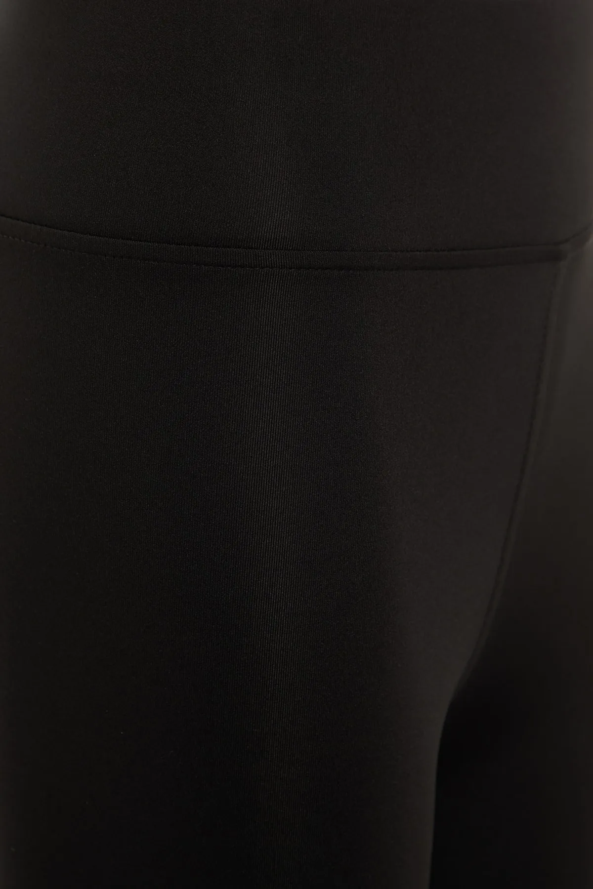 Trendyol Collection  Schwarze Fleece-Scuba-Strick-Leggings mit hoher Taille TWOAW21TA0098