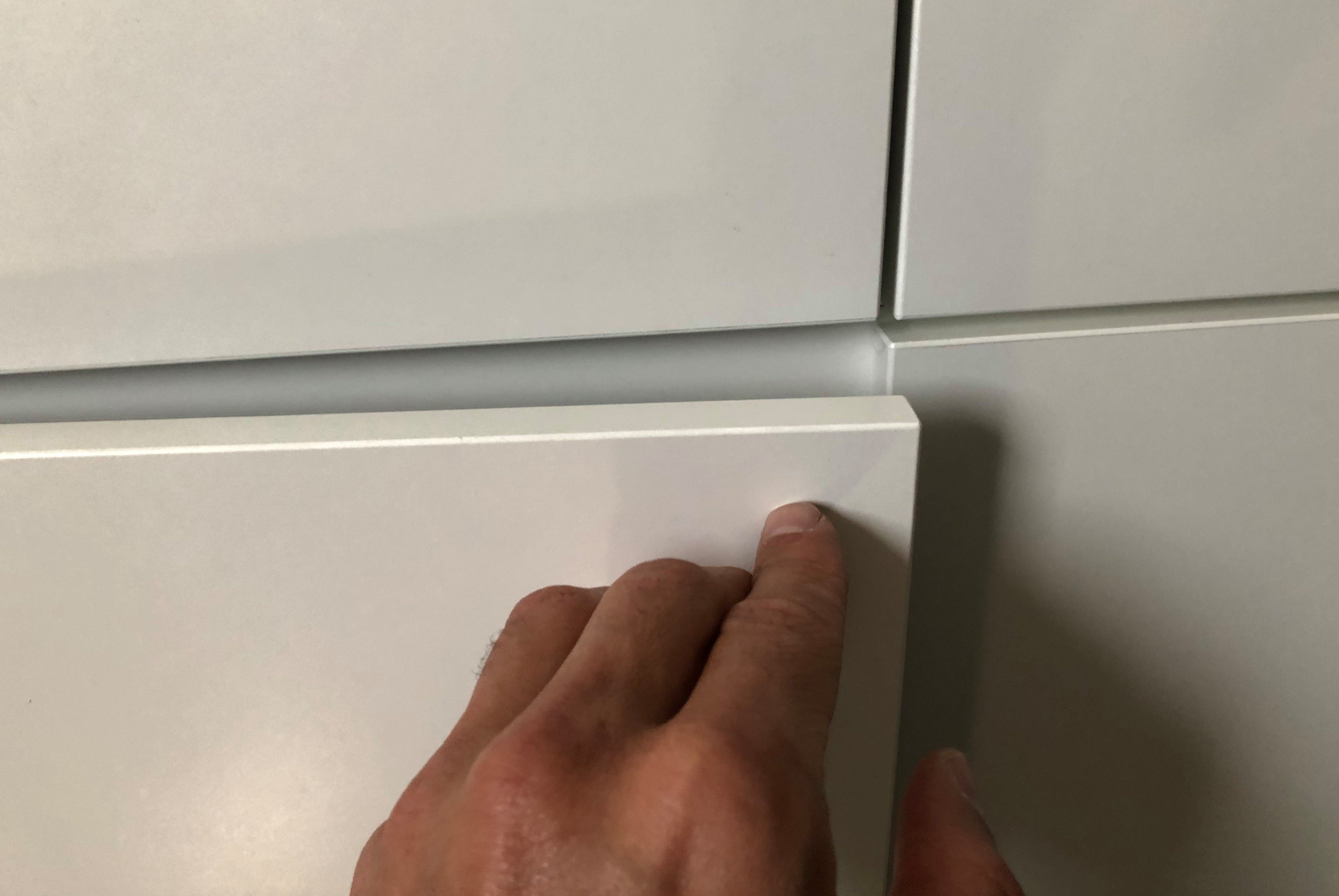 NELI Möbelbeschlag Drucktüröffner für Schranktüren und Schubladen - Push to open - passend auch für die Küchenmöbel-Serie „METOD“ (IKEA) (2 St)