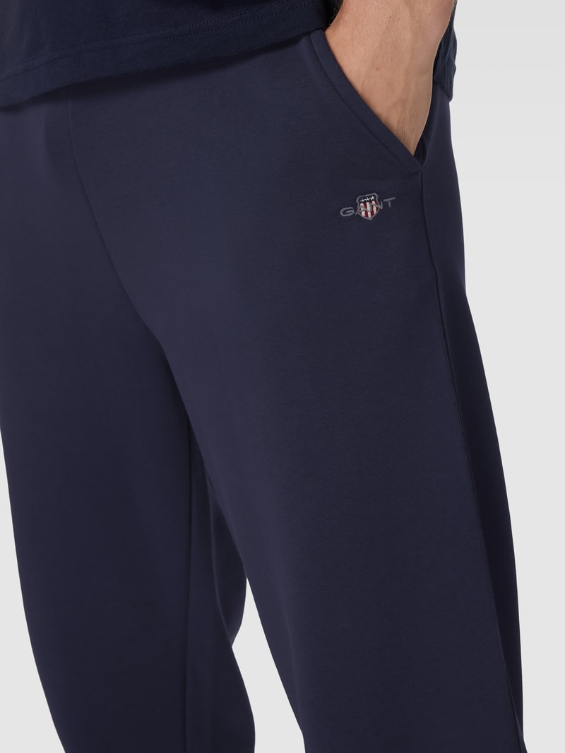 Sweatpants mit Label-Stitching Modell 'SHIELD' in marineblau