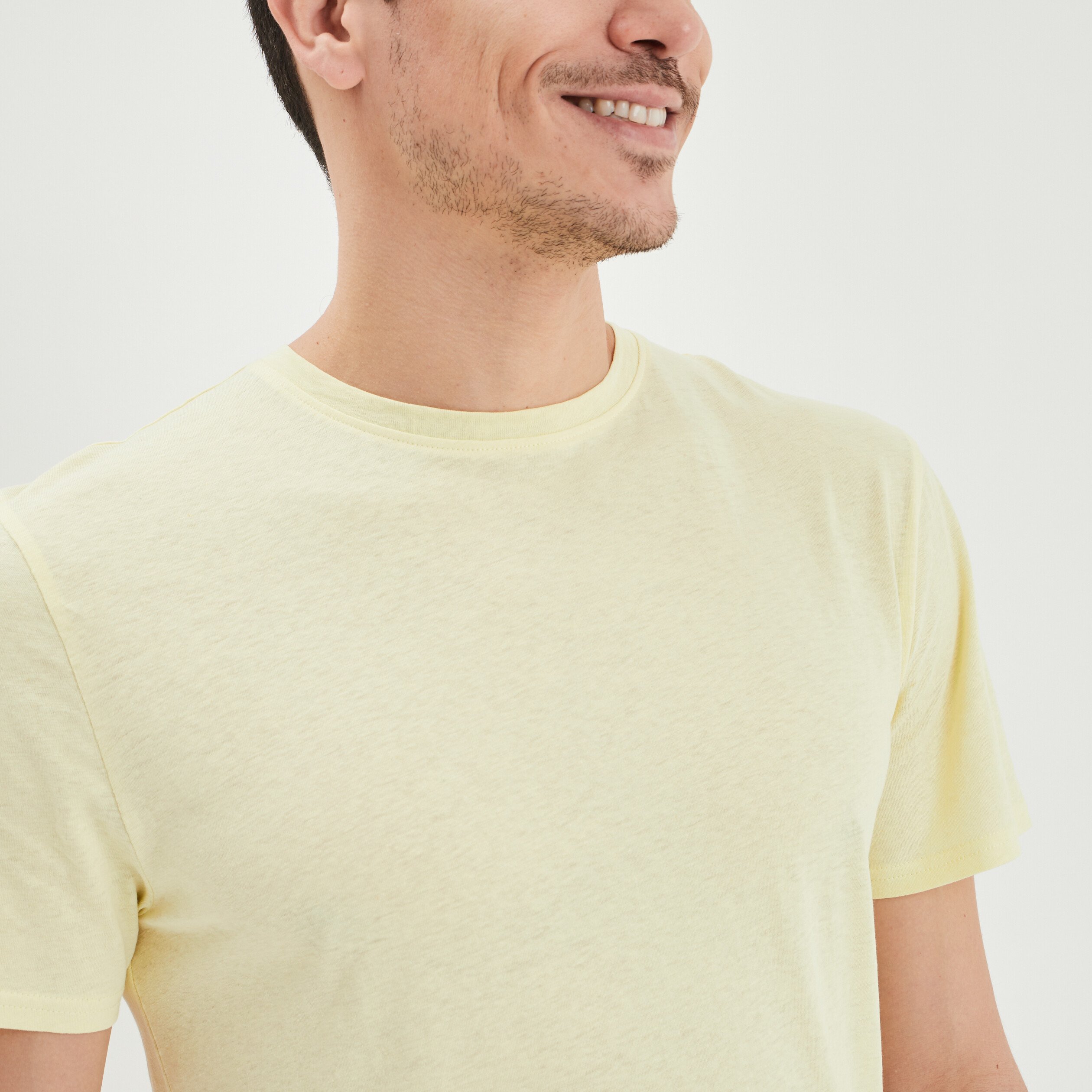 T-shirt manches courtes en mélange lin jaune clair homme | La Halle
