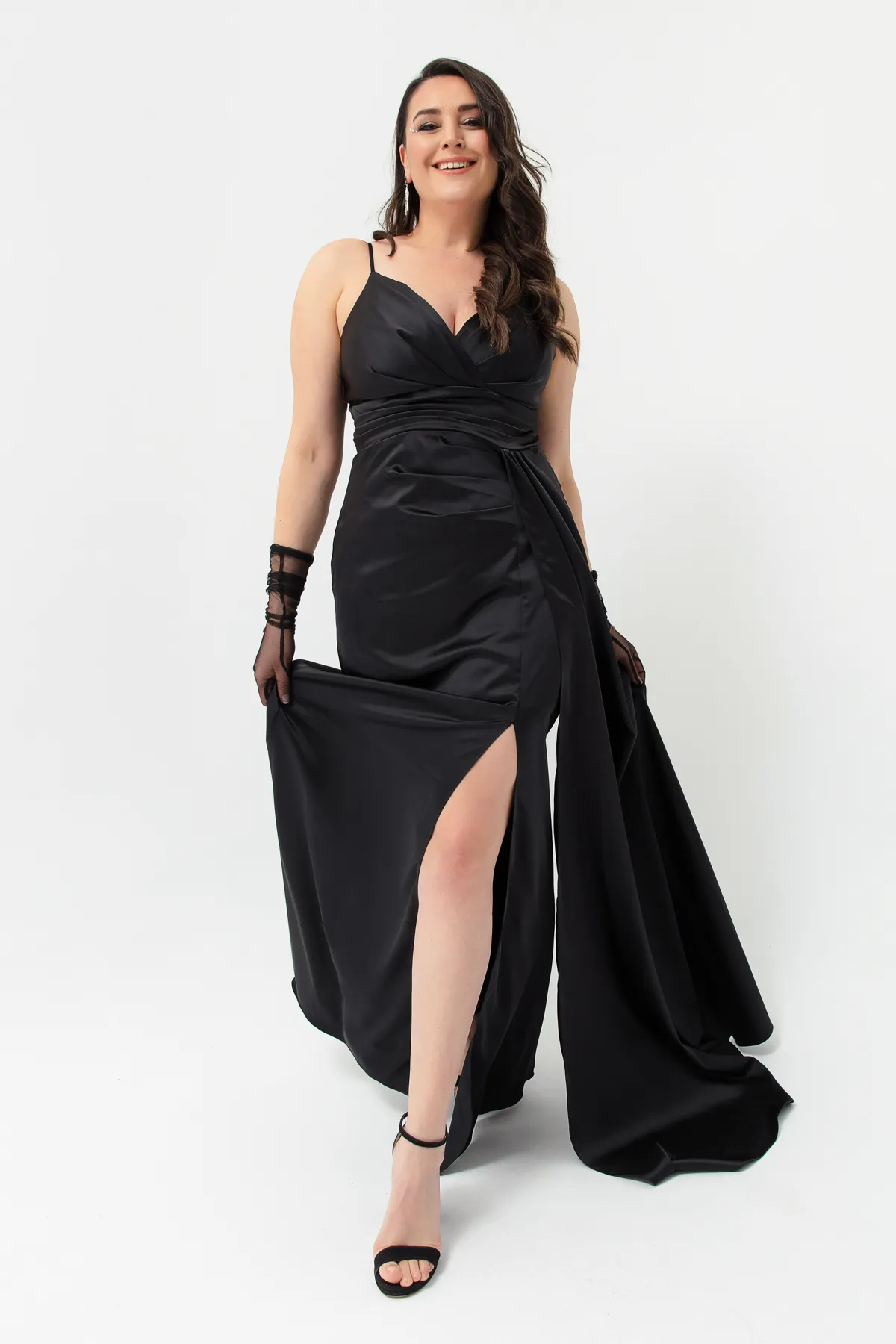 Lafaba  Schwarzes langes Abendkleid und Abschlusskleid aus Satin für Damen in Übergröße