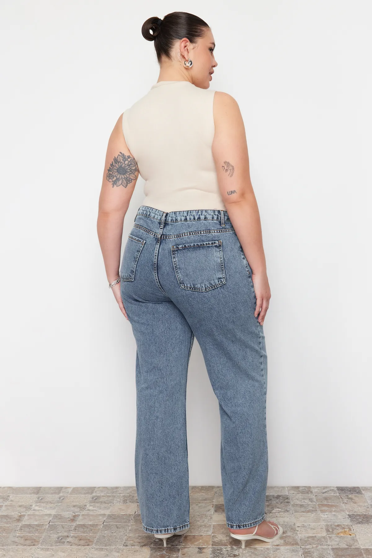 Trendyol Curve  Blaue, weit geschnittene Jeans TBBAW24CJ00008