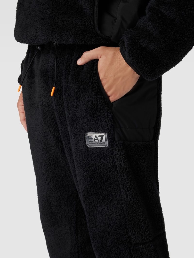 Sweatpants mit Teddyfell in schwarz