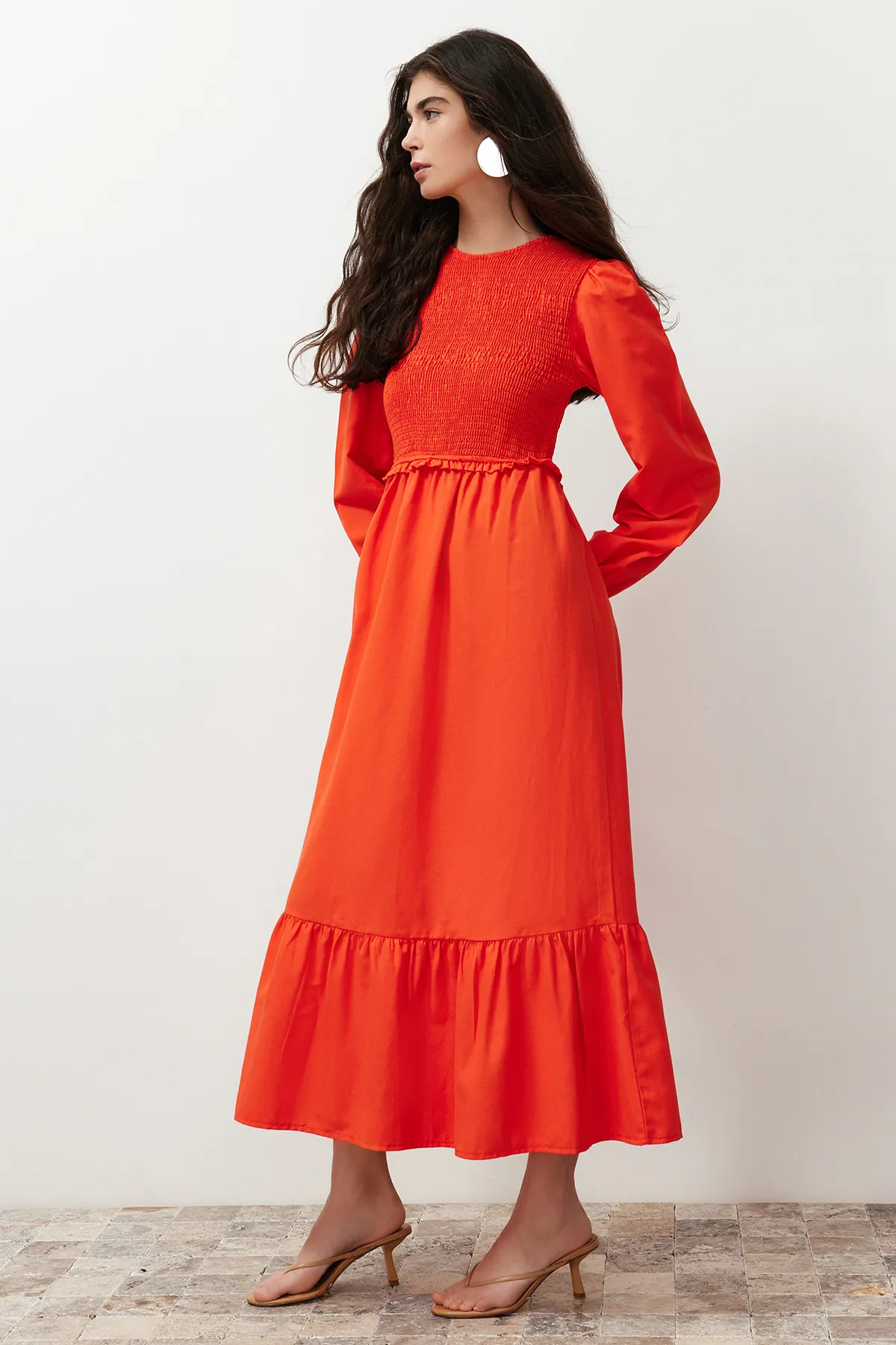 Trendyol Modest  Orange gefüttertes, schlicht gewebtes Chambre-Hijab-Kleid TCTAW22EB0109