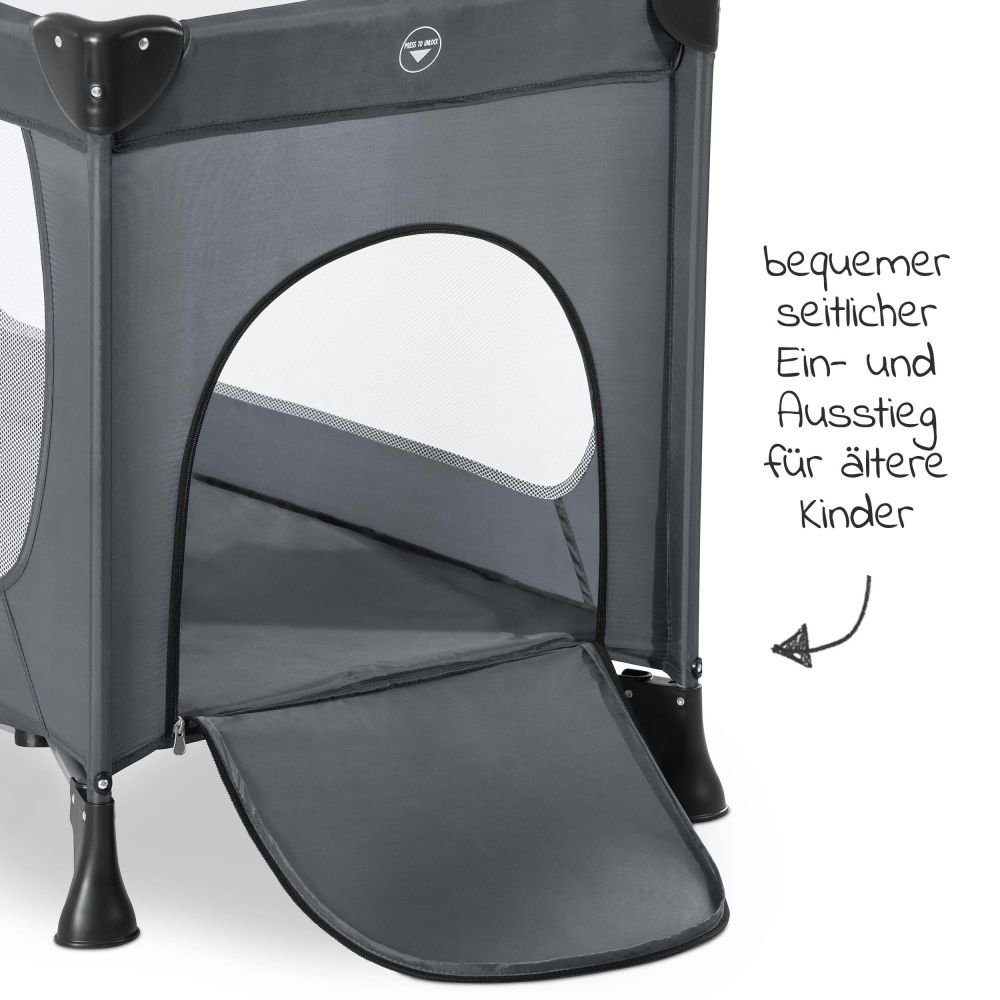 Hauck Baby-Reisebett Dream'n Play Plus - Grey, 3-tlg., Kinderreisebett mit Reisebett Matratze, Moskitonetz Tasche & Einstieg