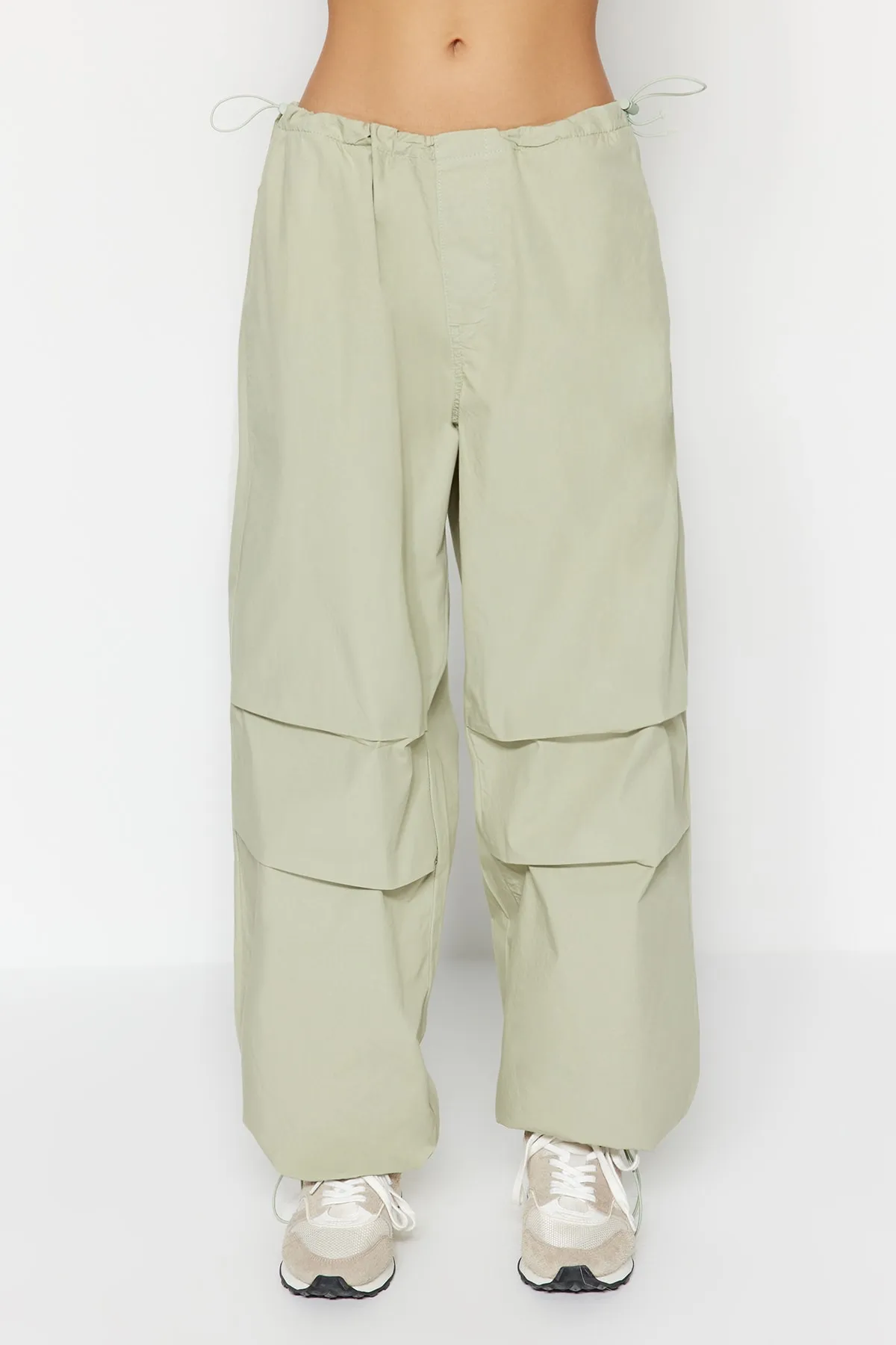 Trendyol Collection  Mint Stopped Fallschirmhose mit normaler Taille TWOAW23JE00738
