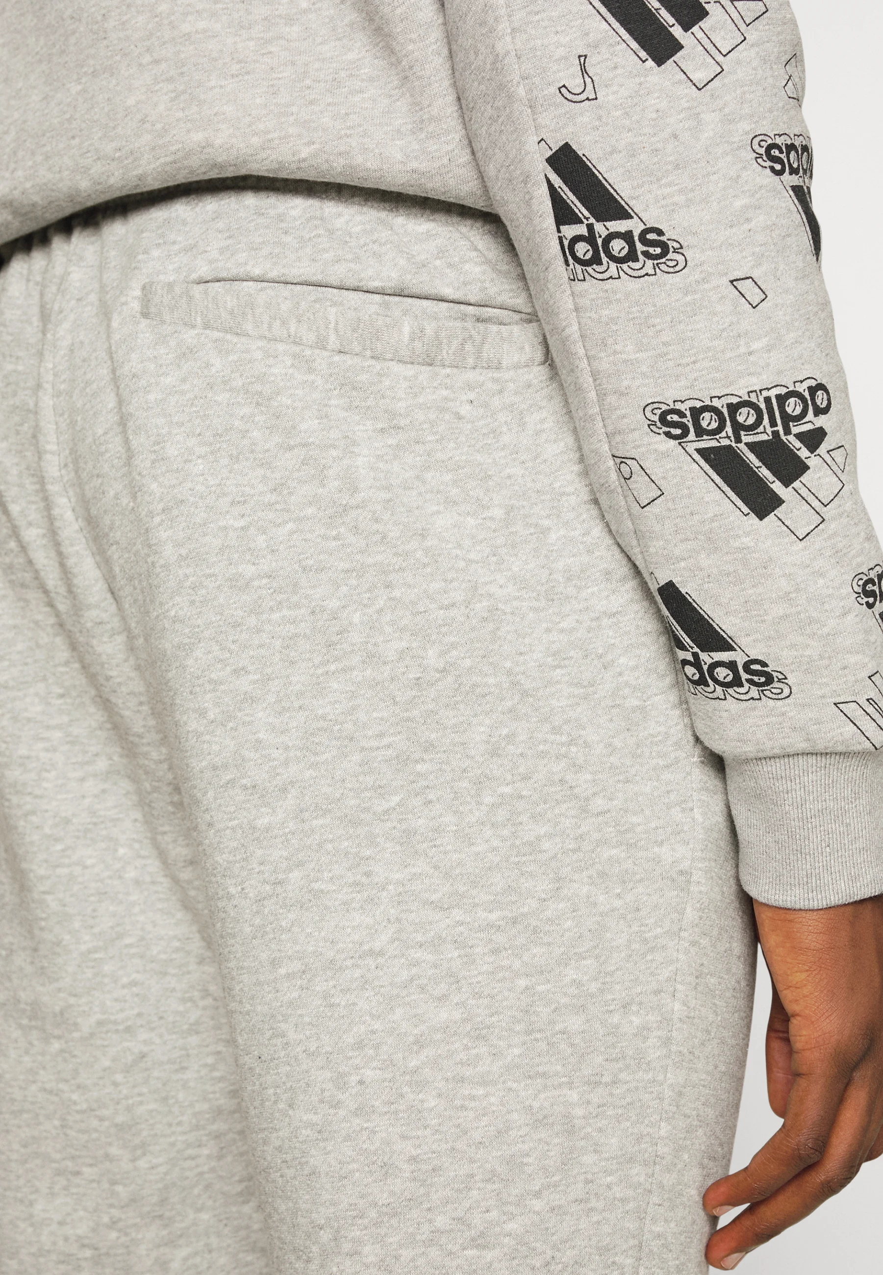 adidas Sportswear ESSENTIALS TAPERED - Pantalones de chándal