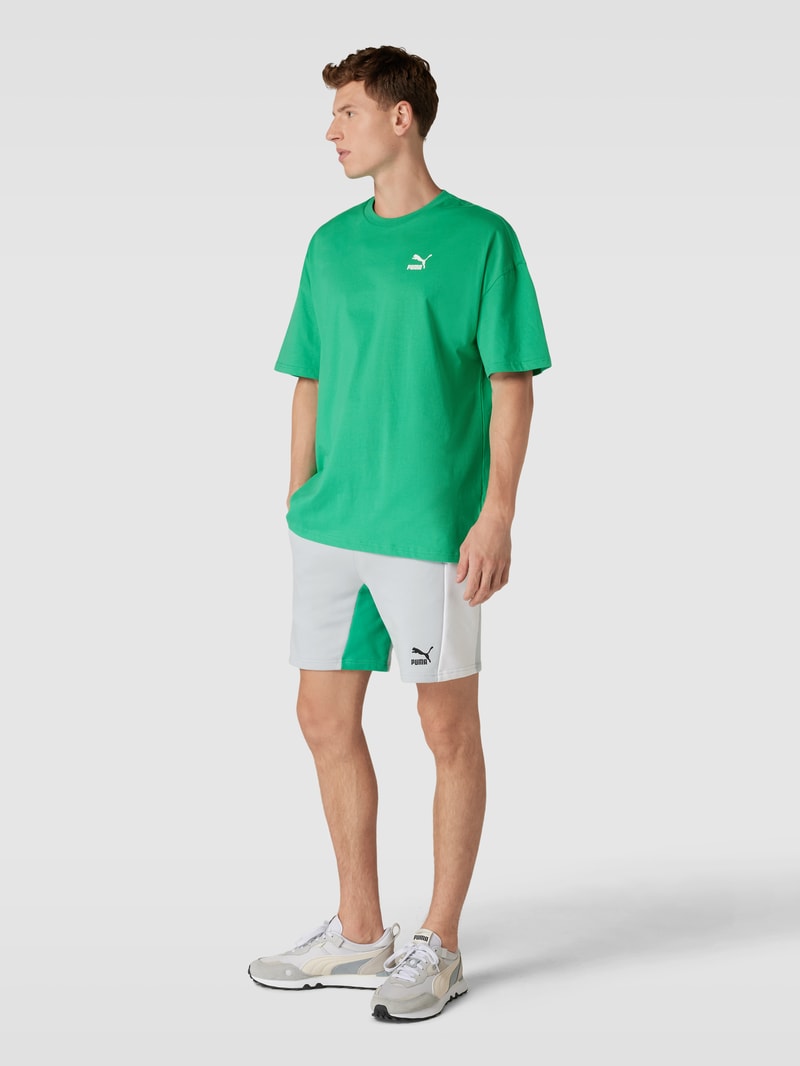 Sweatshorts mit Label-Stitching Modell 'CLASSICS' in hellgrau