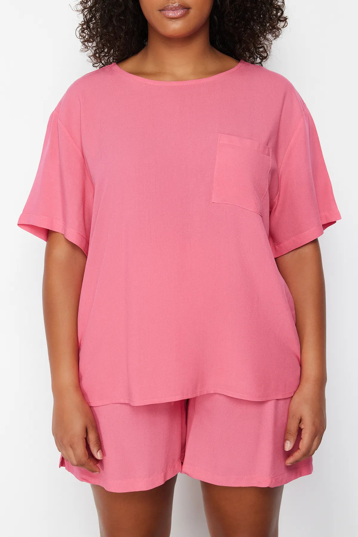 Trendyol Curve  Fuchsiafarbenes, gewebtes Pyjama-Set mit Rundhalsausschnitt TBBSS24AI00005