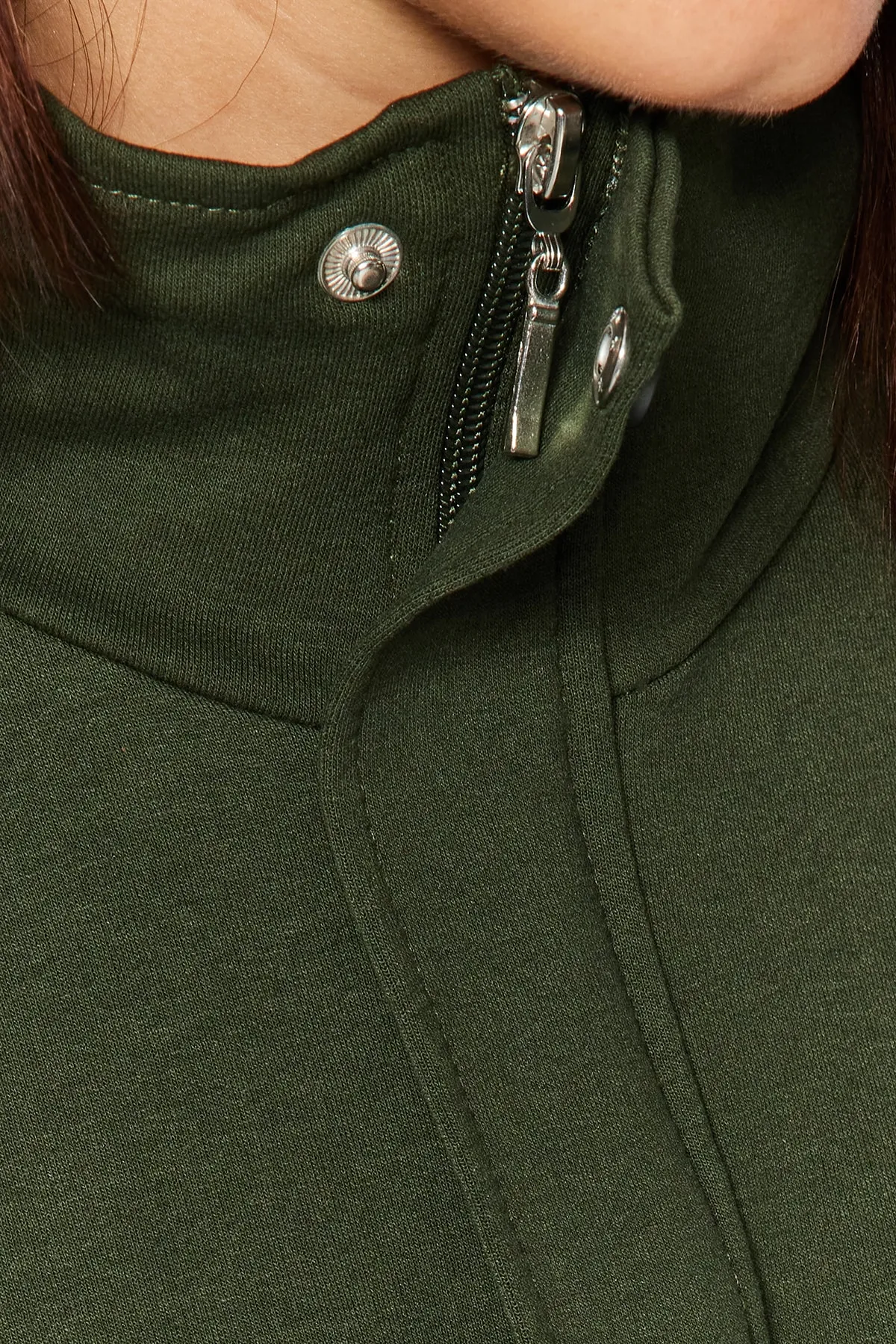 Trendyol Modest  Grünes Strick-Trainingsanzug-Set mit Taschendetails TCTAW23EN00032