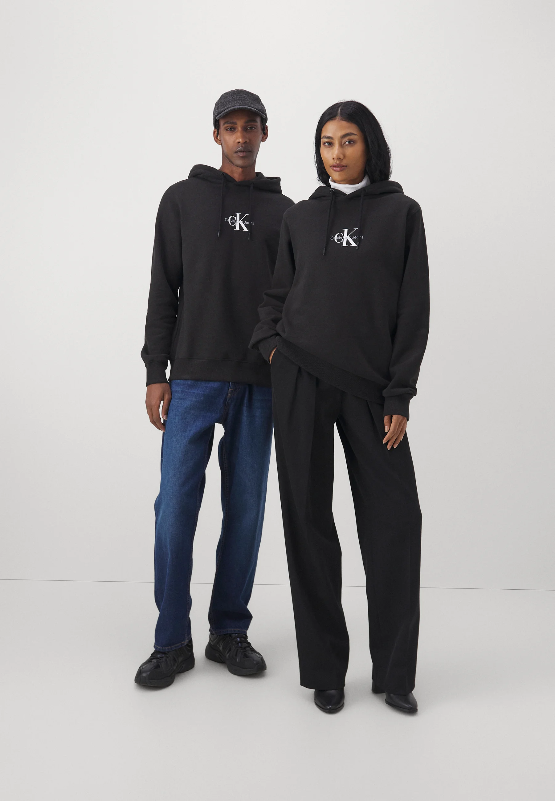 Sudadera con capucha Calvin Klein Jeans Regular Small Monólogo Unisex - Sudadera con capucha