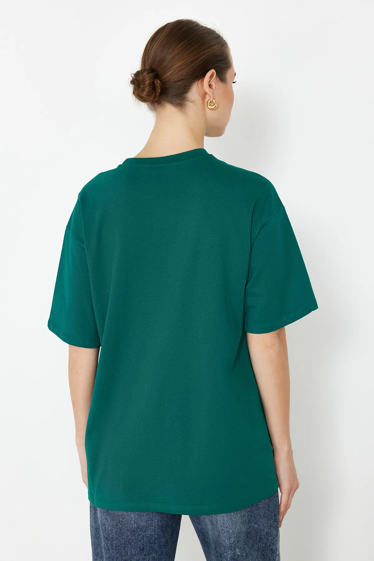 Trendyol Collection  Smaragdgrünes, 100 % Baumwolle, Premium-Übergröße/weite Passform, Rundhalsausschnitt, Strick-T-Shirt TWOSS23TS00040