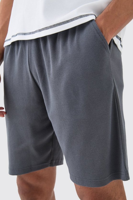 Lockere mittellange gerippte Shorts
