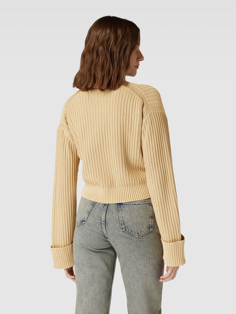 Strickpullover mit Label-Patch in sand