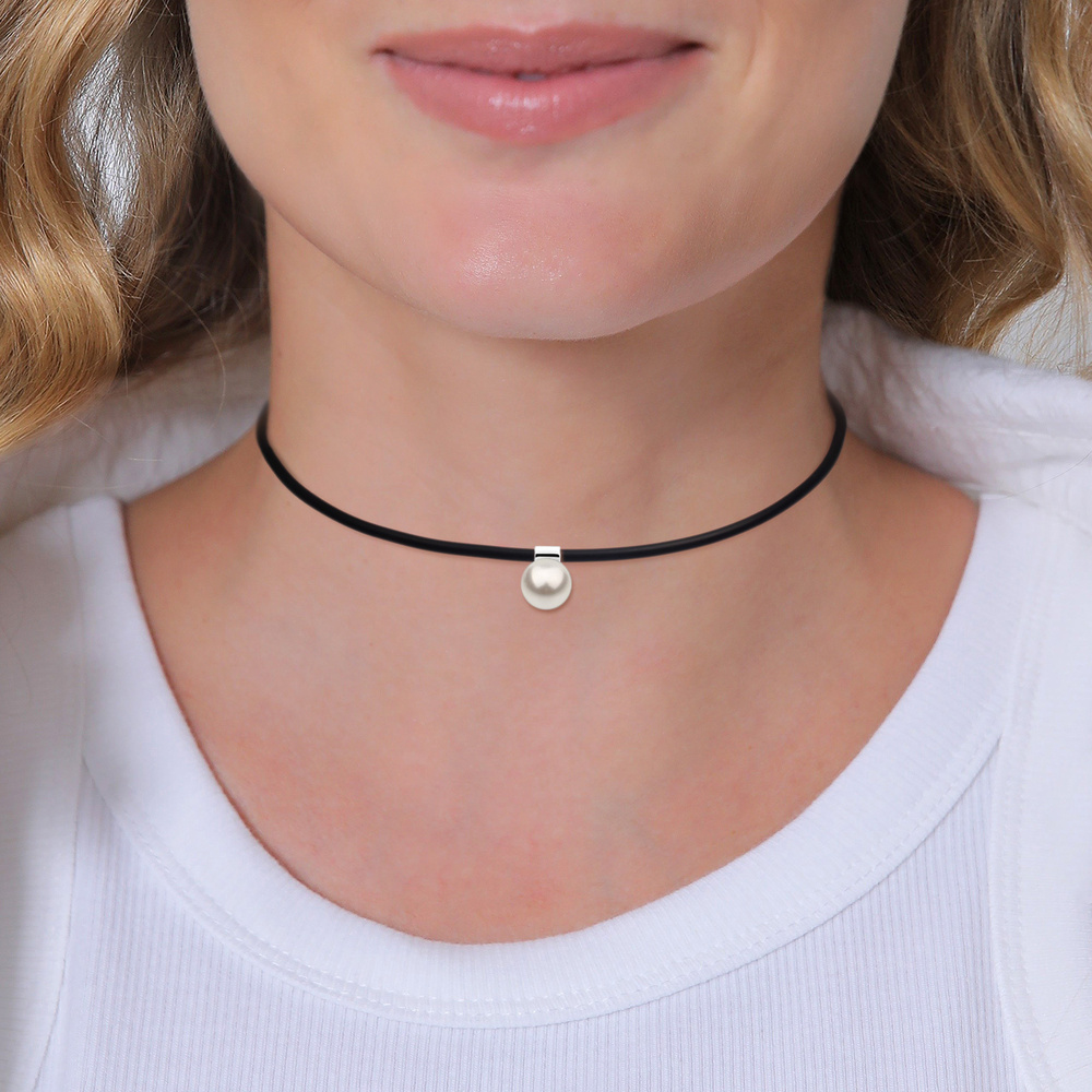 Nenalina Nenalina Collier en noir et pendentif avec une perle synthétique blanche de 12 mm collier