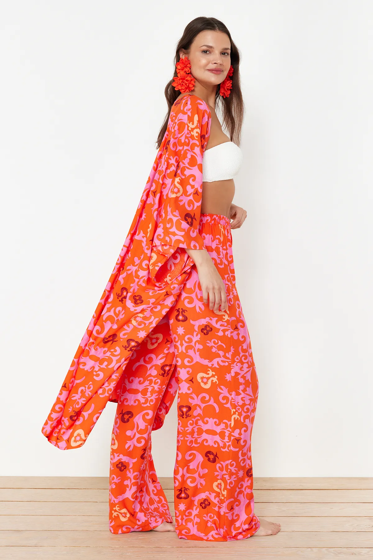 Trendyol Collection  Gewebte Hose mit ethnischem Muster TBESS24PL00018