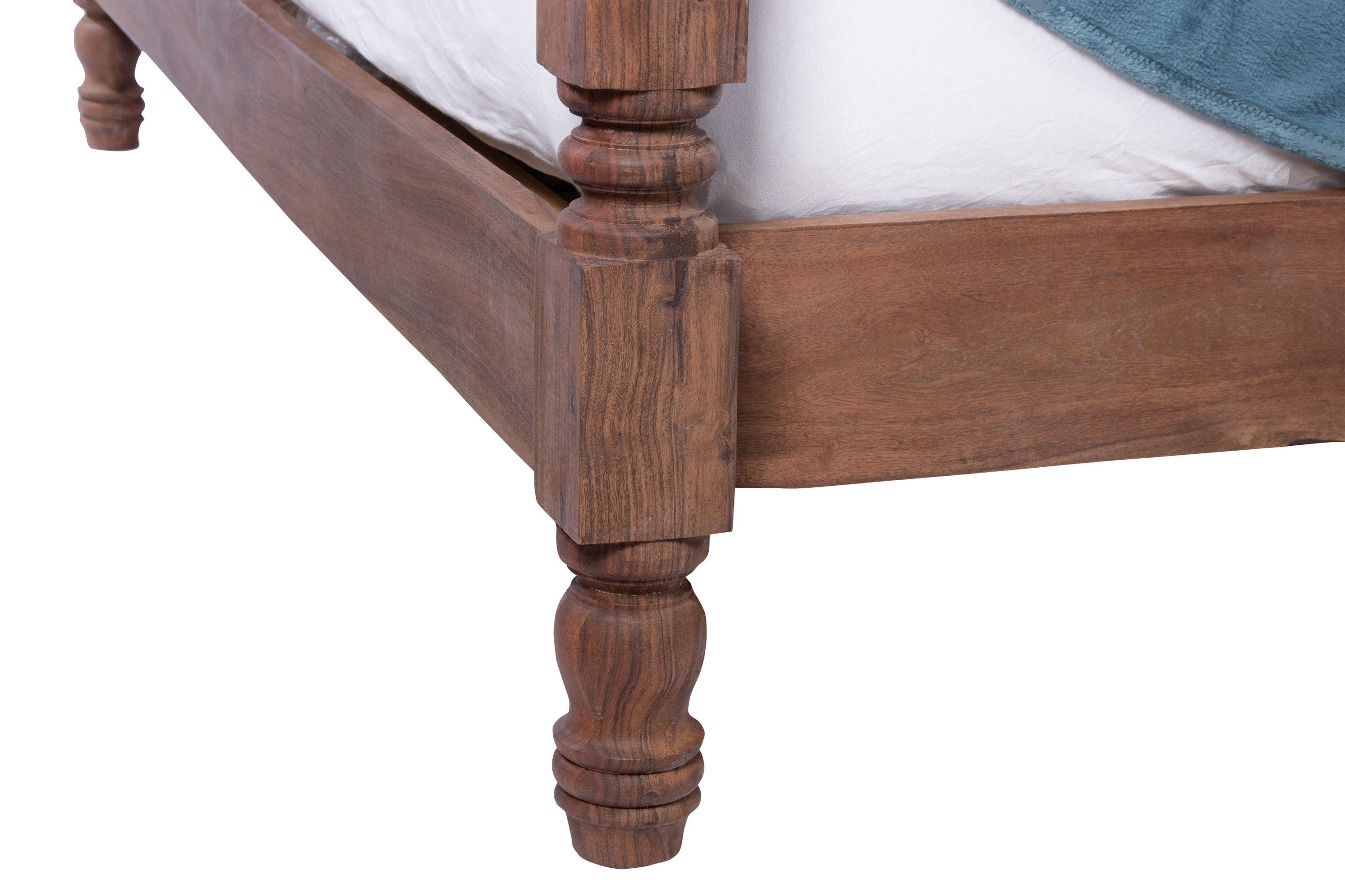 Junado® Himmelbett Holly, massives Akazienholz, in stone- oder nougatfarben erhältlich, verschiedene Größen wählbar, mit hellem Stoffvorhang