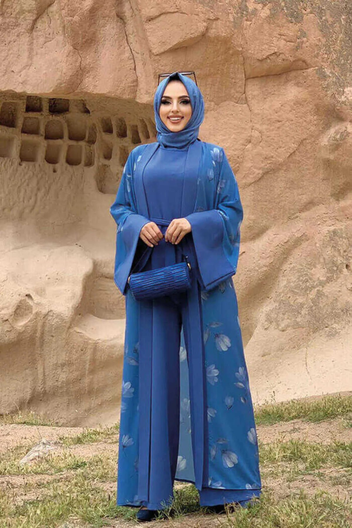 Bym Fashion  Gemustertes Abaya-Jumpsuit-Set mit schlichtem Taschendetail, Gürtel und ärmellosen Ärmeln 8312 Indigo
