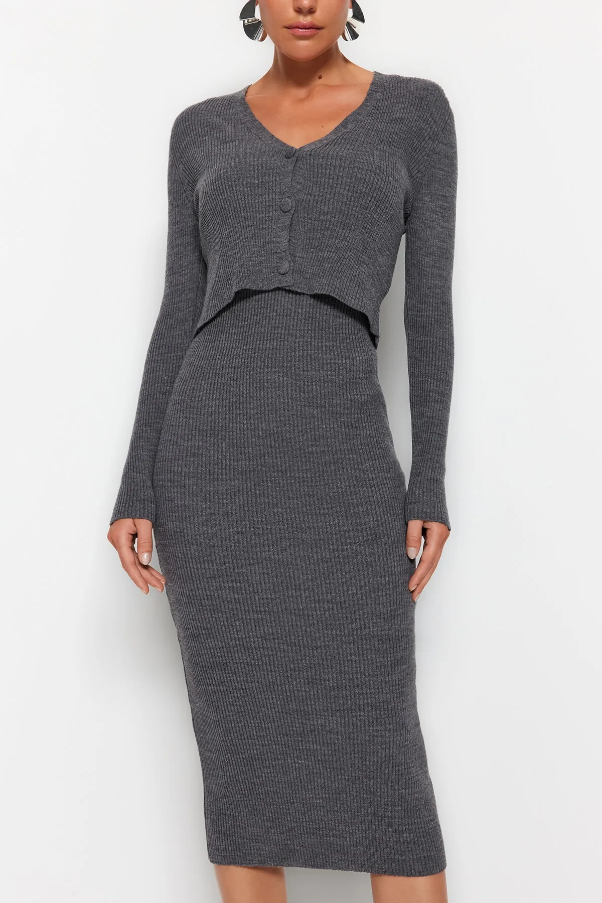 Trendyol Collection  Anthrazitfarbener Cardigan-Kleid-Strickanzug mit Knöpfen und Details TWOSS21EL0208