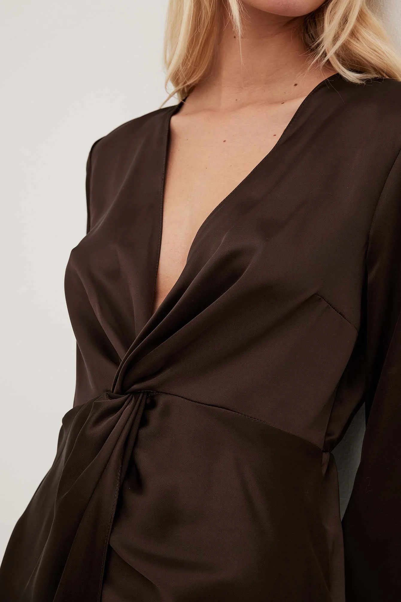 Hemdblusenkleid mit verdrehter Front