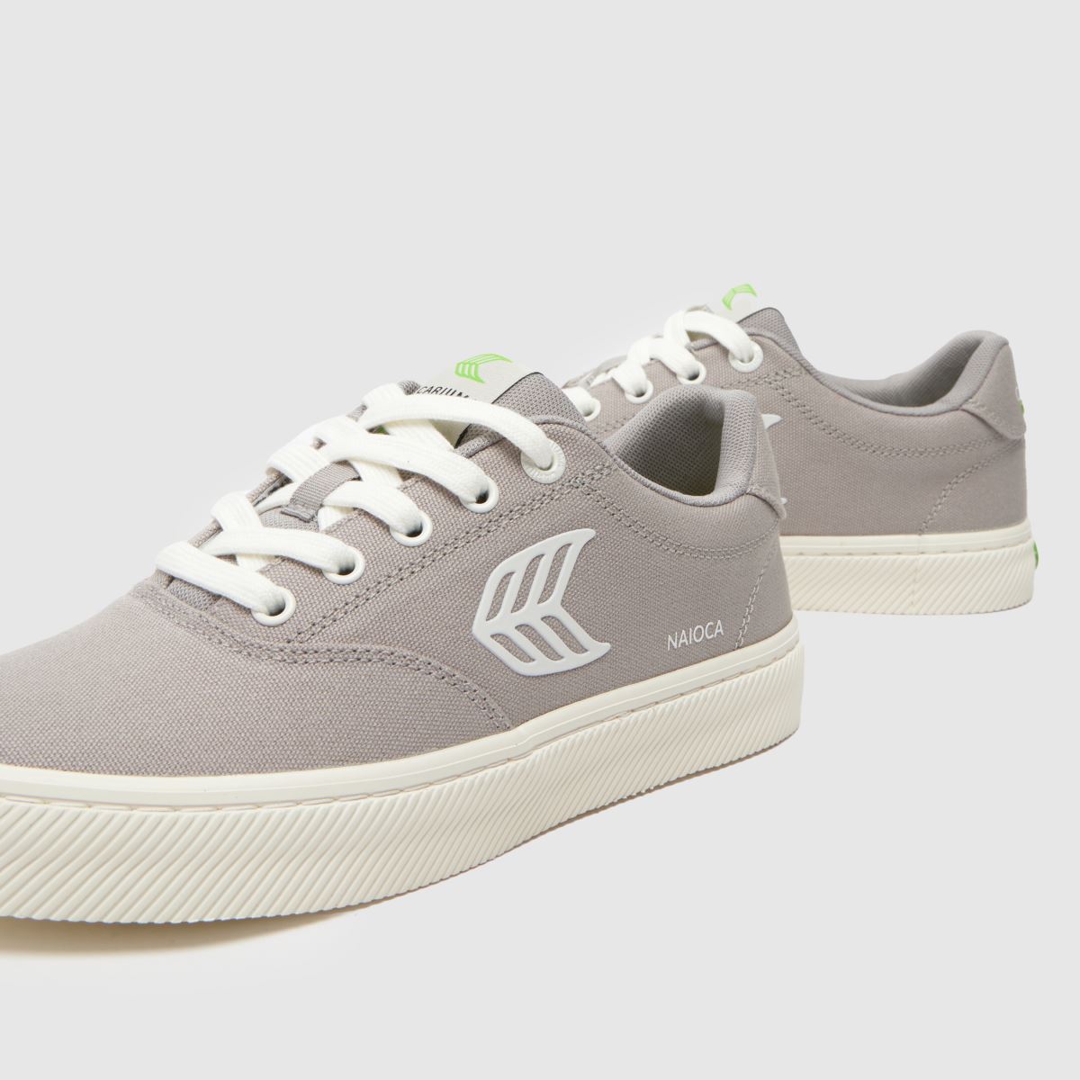 CARIUMA – Naioca-sneakers i grått