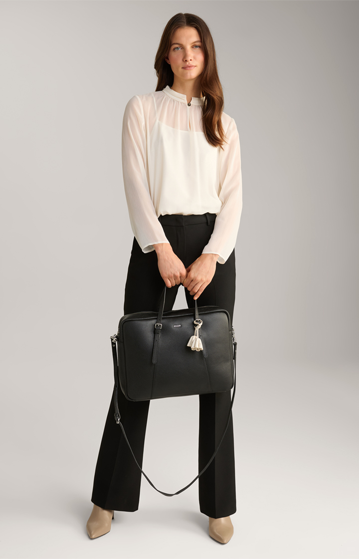 Business-Shopper Giada Hanni in Schwarz
