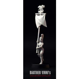 Greek Amazon Standard-bearer (28 mm)